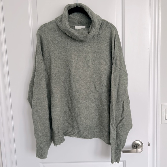H&M Sweater - Picture 1 of 4